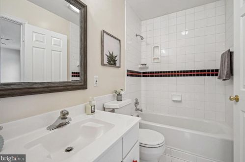 5247 Mitchell St, Alexandria VA 22312-2126 exterior