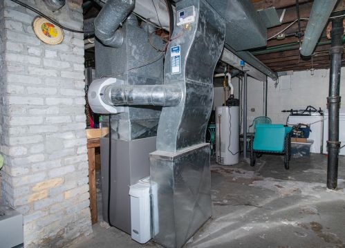 2040 70, Milwaukee WI 53223-2151 exterior