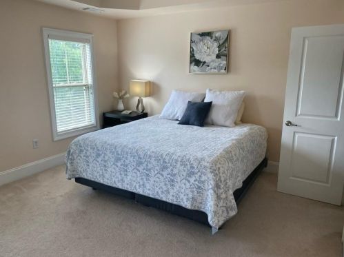 6436 Chariot St, Atlanta GA 30328-4298 exterior