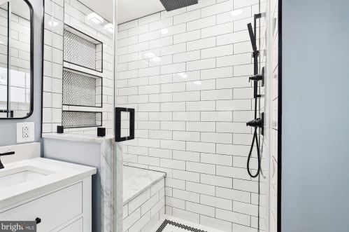 1715 Belle Haven Rd, Alexandria VA  22307-1223 exterior