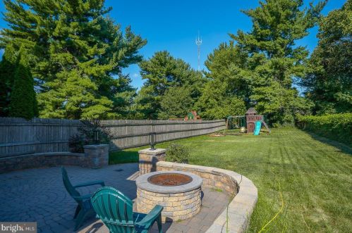 328 Lemonte St, Philadelphia PA 19128-4520 exterior