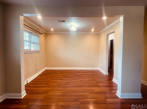 368 College Dr, Edison NJ  08817-5927 exterior