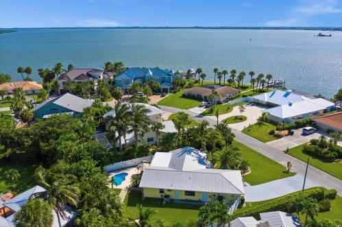 1602 Thumb Pt Dr, Fort Pierce FL 34949-3569 exterior