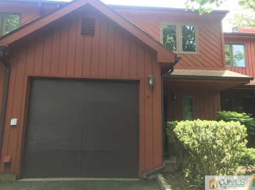 11 Daisy Ct, Edison, NJ 08820-4301