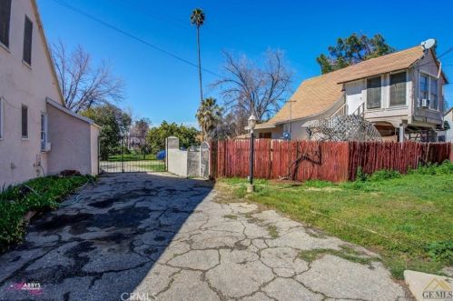 2400 Pacific Dr, Bakersfield CA 93306-4158 exterior