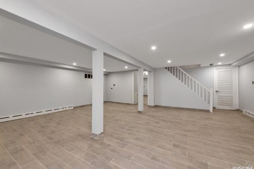 1081 Chestnut St, Valley Stream NY  11580-2157 exterior