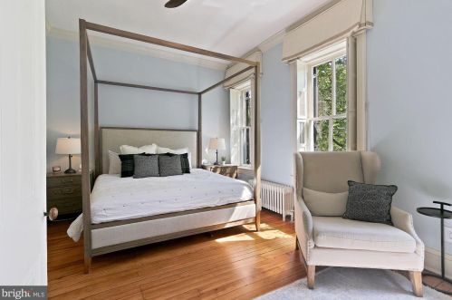 204 Royal St, Alexandria VA  22314-2627 exterior