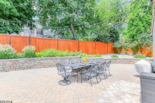 23 Oak Rdg, Springfield NJ 07081-3719 exterior