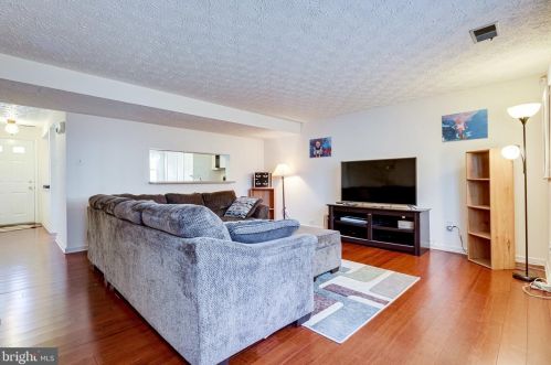 8311 Claremont Wood Dr, Alexandria VA 22309-1895 exterior