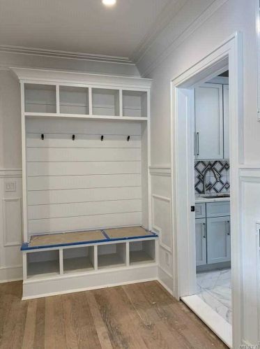 4 Capel Dr, Huntington Station NY 11746-5803 exterior