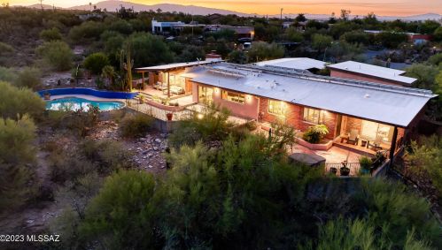 2106 Camino El Ganado, Tucson AZ  85718-4108 exterior