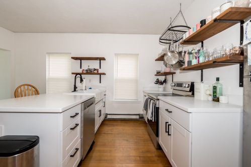 2 Maxwell Ct, Worcester MA 01607-1016 exterior