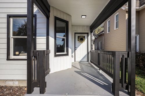 1049 Jackson St, Grand Rapids, MI 49504-5481