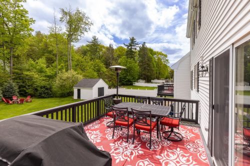 22 Greenleaf Dr, Seabrook NH 03874-4045 exterior