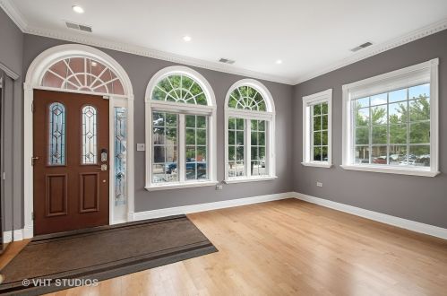 3363 Wallace St, Chicago, IL 60616-3521