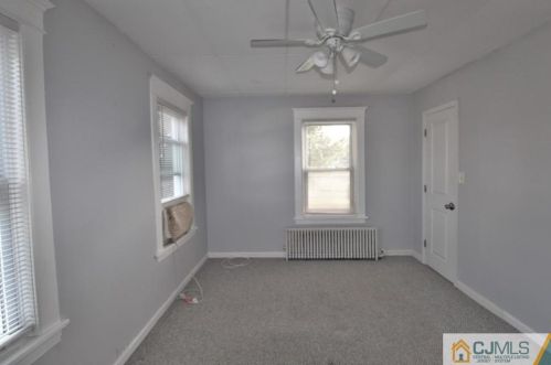 20 Silver Lk Ave, Edison NJ 08817-5248 exterior