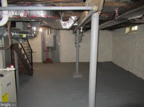 966 Niagara Rd, Camden NJ 08104-2860 exterior