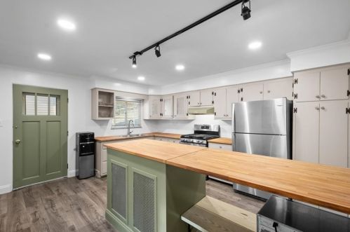 300 Shaler St, Pittsburgh PA  15211-1046 exterior