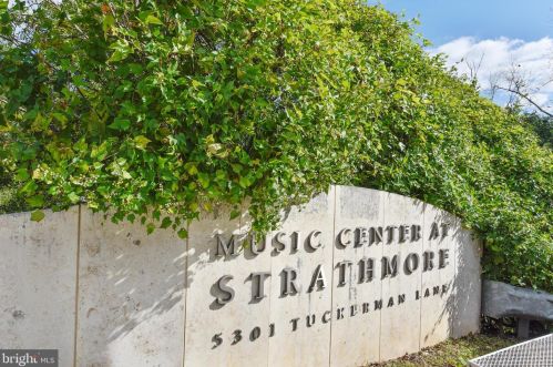 10401 Grosvenor Pl, Rockville MD  20852-4646 exterior