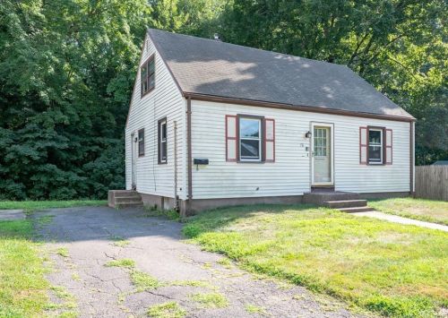 76 Hawthorne St, Manchester, CT 06042-3021