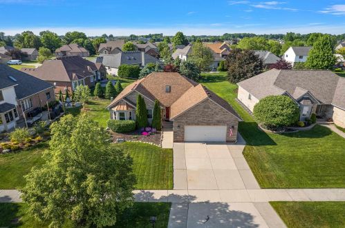 21855 Town Gate Dr, Macomb Township MI 48044-3791 exterior