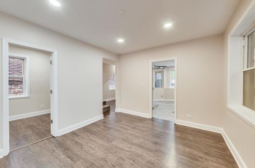 8740 Escanaba Ave, Chicago IL  60617-3115 exterior