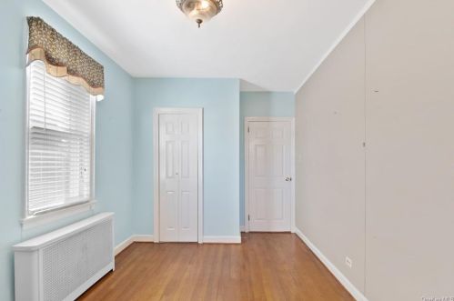 2320 Tenbroeck Ave, Bronx NY 10469-5308 exterior