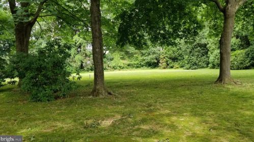 26 Acres Dr, Trenton NJ 08690-3915 exterior