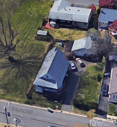 38 Edmund St, Edison, NJ 08817-5044