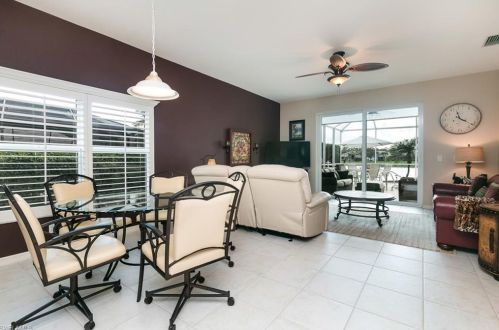 2816 Amberwood Ln, Naples FL 34120-7523 exterior