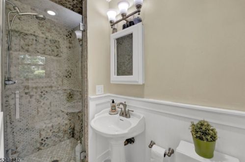 36 Aspen Rd, Town Center NJ 07052-1201 exterior