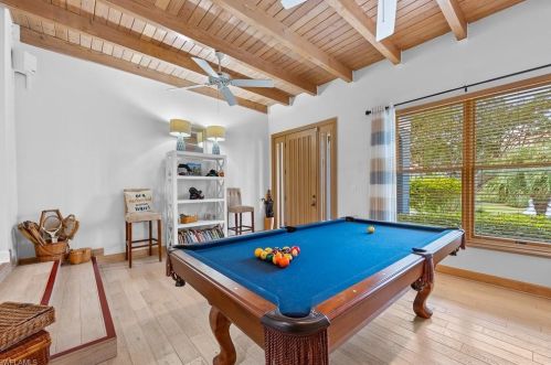 5172 Seahorse Ave, Naples FL 34103-2470 exterior