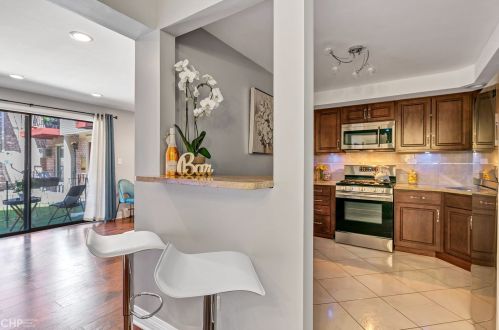 5343 Delphia Ave, Chicago IL 60656-4641 exterior