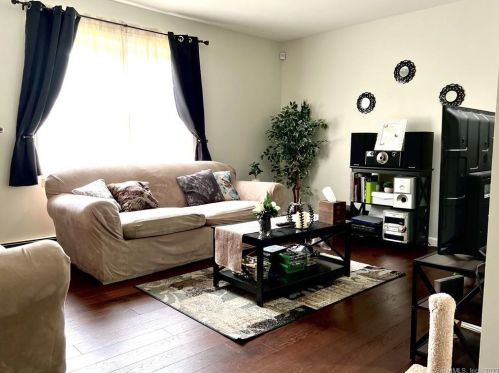 33 Clover Ct, Killingly CT 06241-1228 exterior