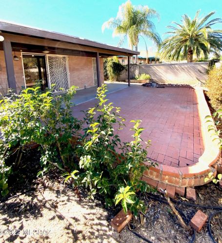 8771 Baker St, Tucson AZ 85710-2617 exterior