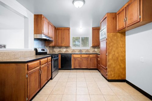 1861 Denair Ave, Turlock CA 95382-1815 exterior