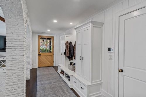 172 Blackland Dr, Atlanta GA  30342-4404 exterior