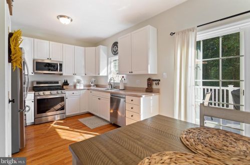 15 Linda Ln, Chester PA 19014-1870 exterior