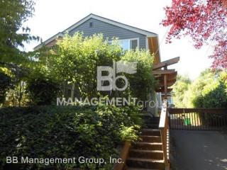 216 Fremont St, Portland OR  97212-2032 exterior