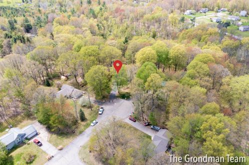 3032 Root Ct, Cedar Springs MI 49319-8153 exterior