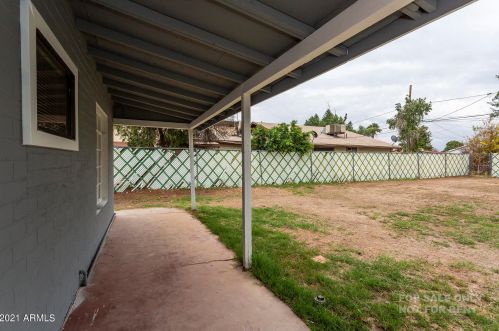 2611 Augusta Ave, Phoenix AZ 85021-7084 exterior