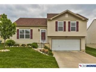 8758 Quest St, Omaha, NE 68122-5425