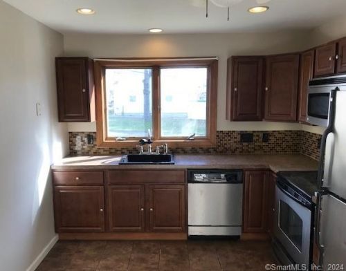 84 Mills Ave, Milford, CT 06460-7447