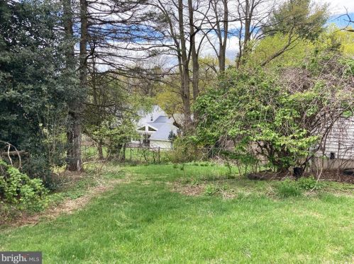 1172 Laurel Ln, Huntingdon Valley PA 19006-3216 exterior