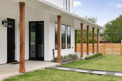 2100 Chicon St, Austin TX  78722-2431 exterior