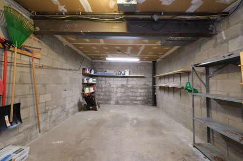 1421 Hillsboro St, Pittsburgh PA 15204-2330 exterior