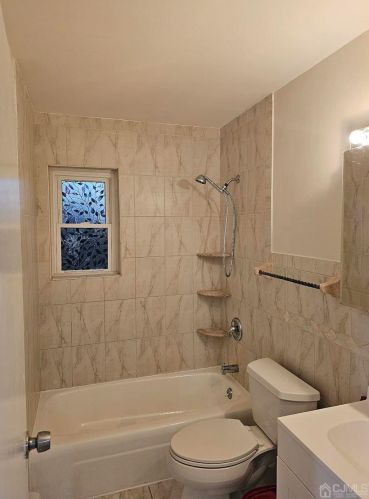 32 Woodedge Ave, Edison NJ exterior