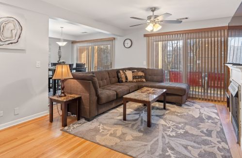 7401 Sheridan Rd, Chicago, IL 60626-2011