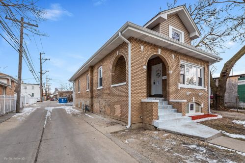 47 21st Ave, Broadview, IL 60153-1236