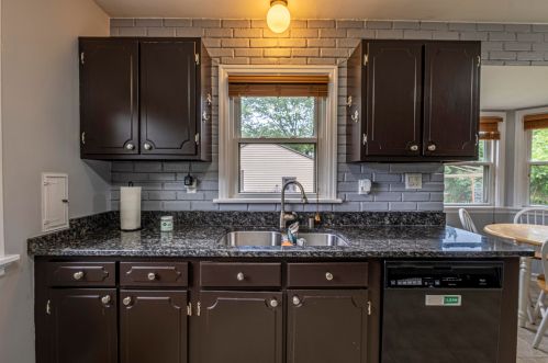 4088 Glenway St, Milwaukee, WI 53222-1115